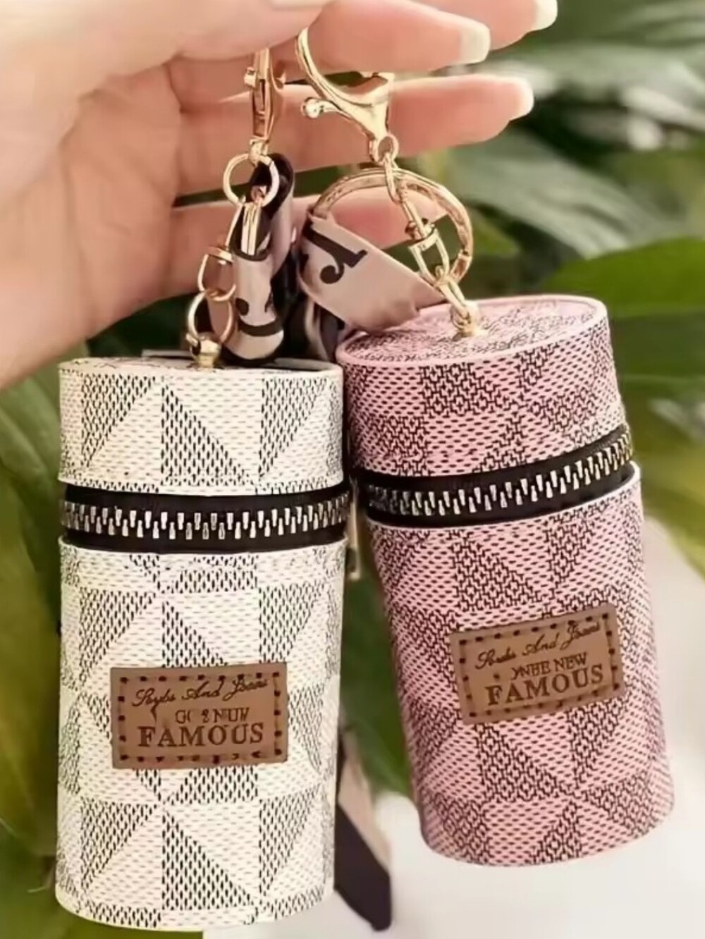 1 Mini Retro Coin Purse Keychain. - Picture 5 of 5